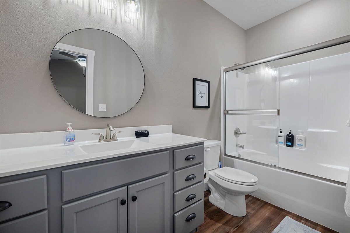 Upper Level Full Bathroom