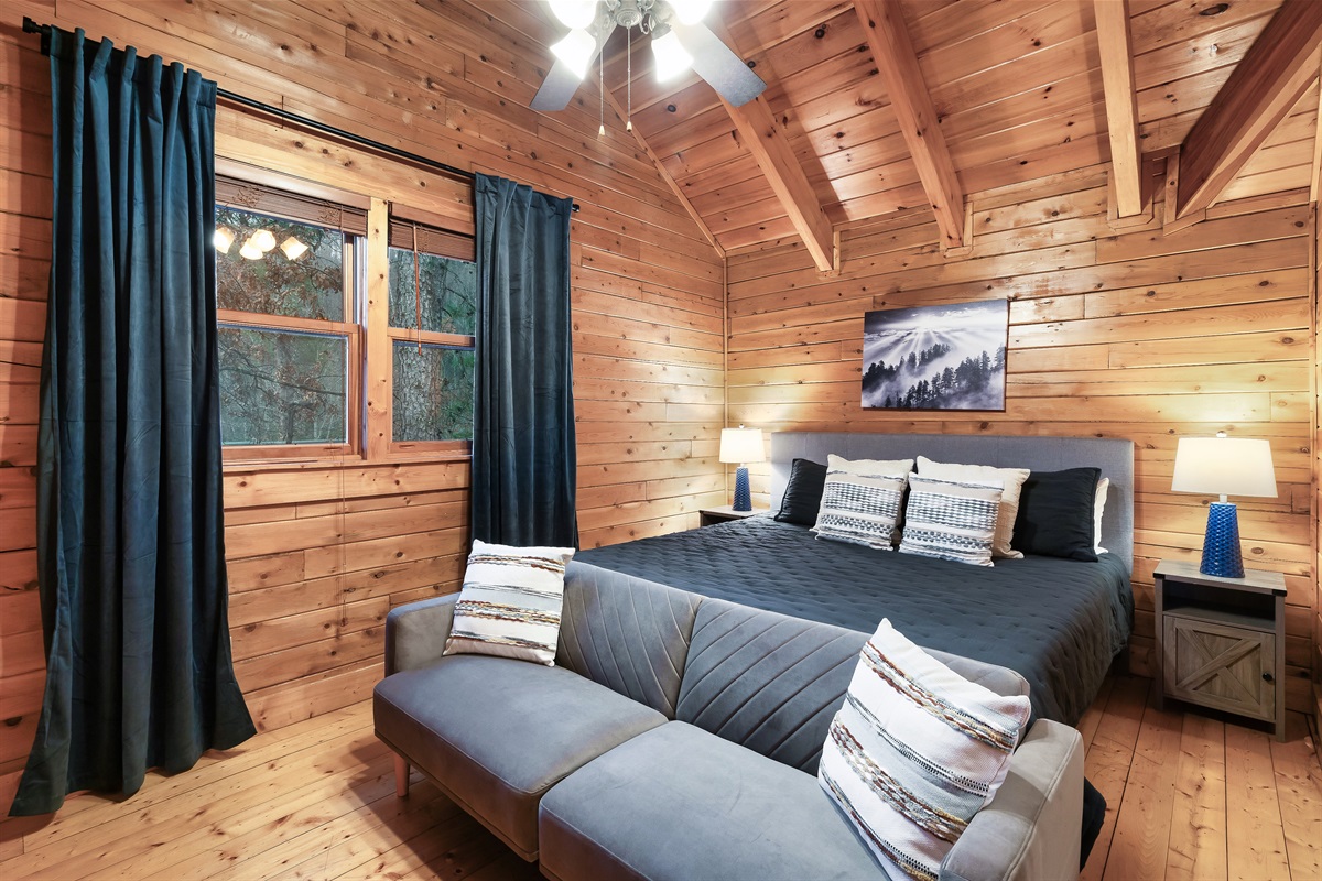 upstairs king bedroom 1