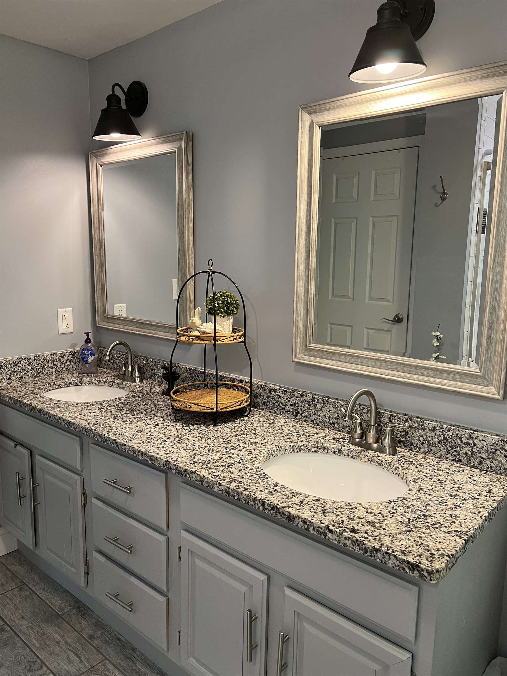 1st floor ensuite Master bath