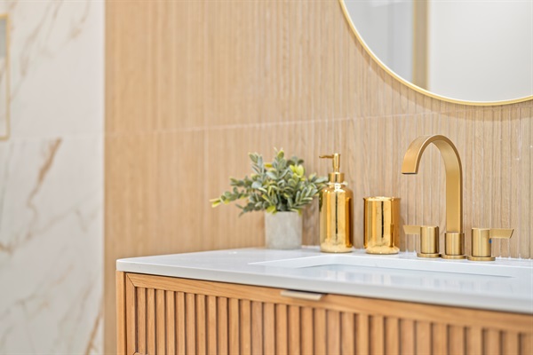 Master Bedroom Bathroom 1