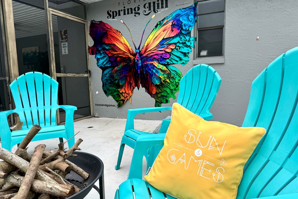 Live boldly at this colorful Spring Hill Airbnb! Wood burning fire pit to chill and warm up for the colder moths and to toast some marshmallows as well maybe take a INSTA-worthy photo by the butterfly #uniquestay #instaworthy #butterflywallmural