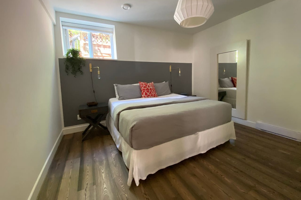 The master bedroom 
There is easy access to the bed the bed also is in a standard hight.
Pleas not that the bathroom is not accessible for a wheelchair.