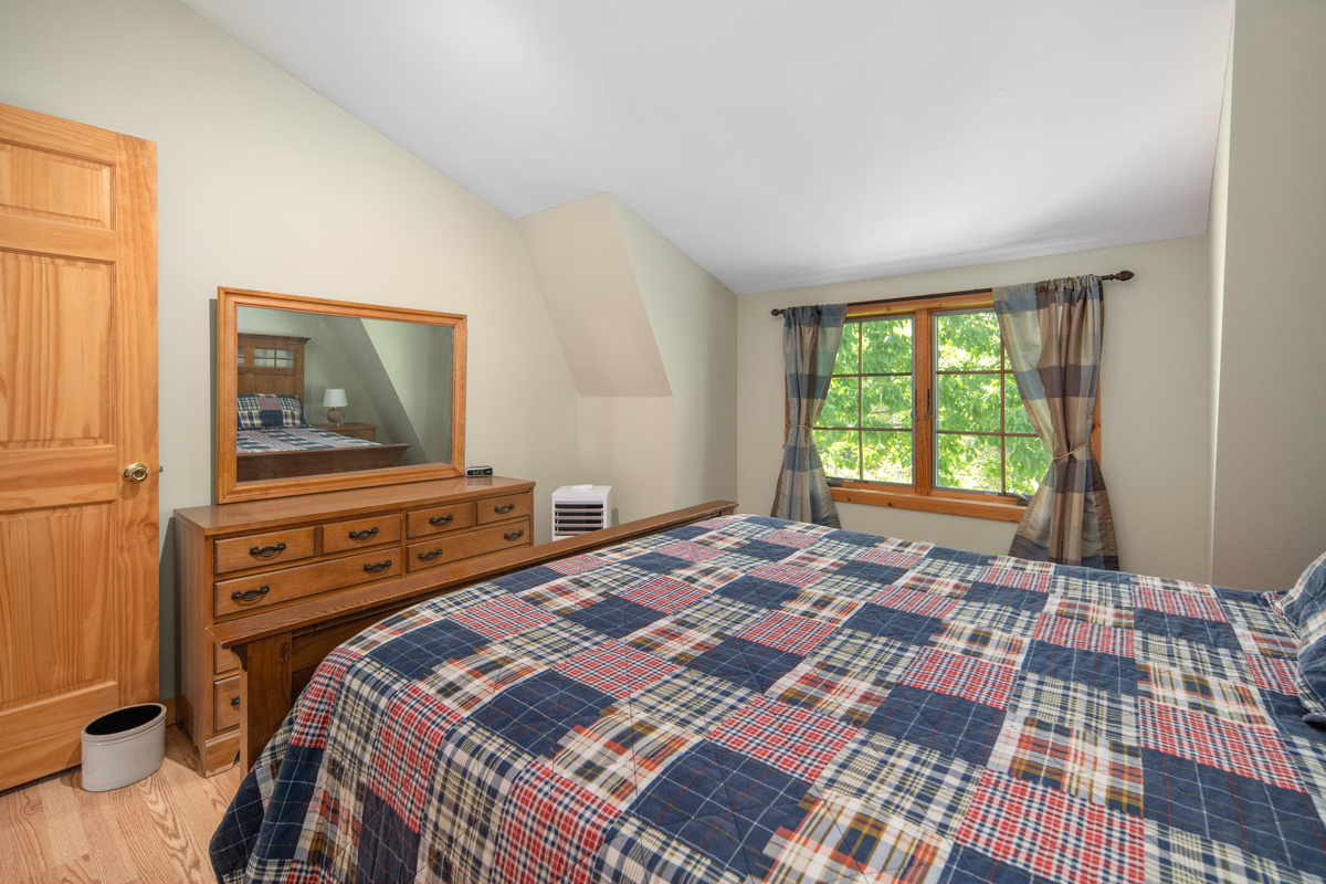 Queen bedroom