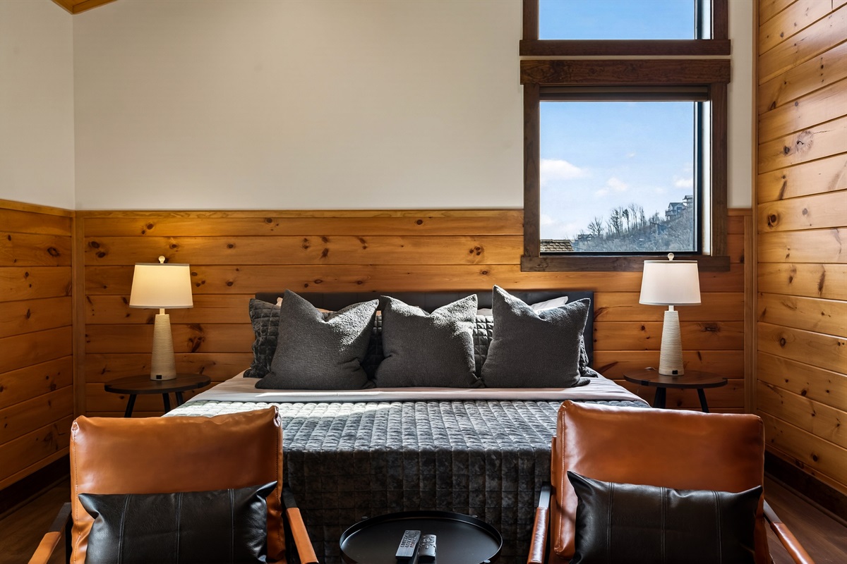 Private King Suite Retreat- on its own private wing of the home, this spacious king master bedroom features vaulted ceilings & beautiful Smoky Mountain views. Relax in the en-suite spa bathroom with a XL soaking tub, with the home gym just steps away.