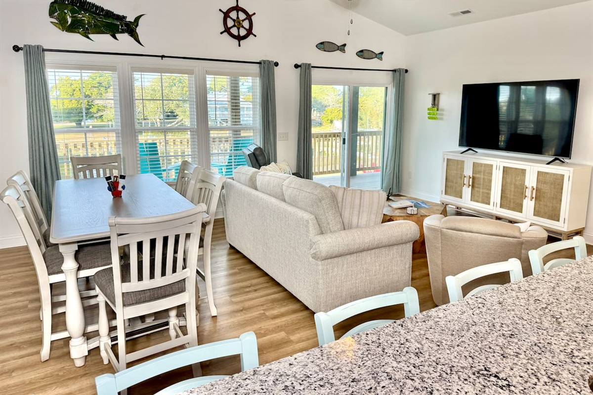 Enjoy a meal with a water view at the dining table or at the kitchen bar seating.