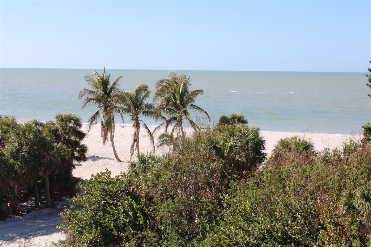 The entrance to the beach is in close proximity