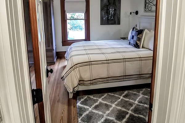 “Havre” bedroom suite offers half bathroom