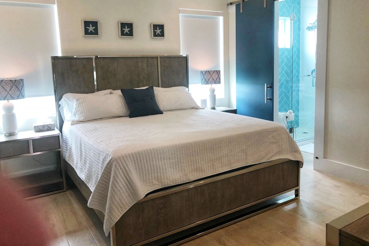 #1 King Suite~ With T.V. And  With Attached Full Bath With Large Shower