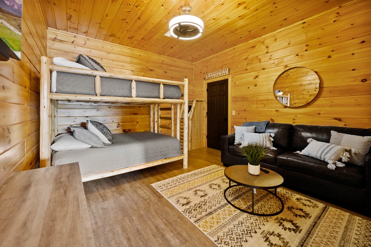 Downstairs queen bunk room