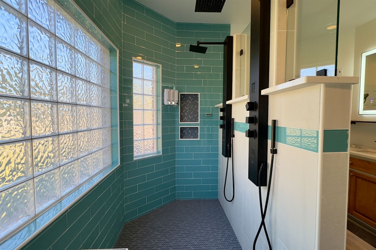 A spacious, well-lit layout makes this shower a highlight for guests seeking comfort and indulgence.
