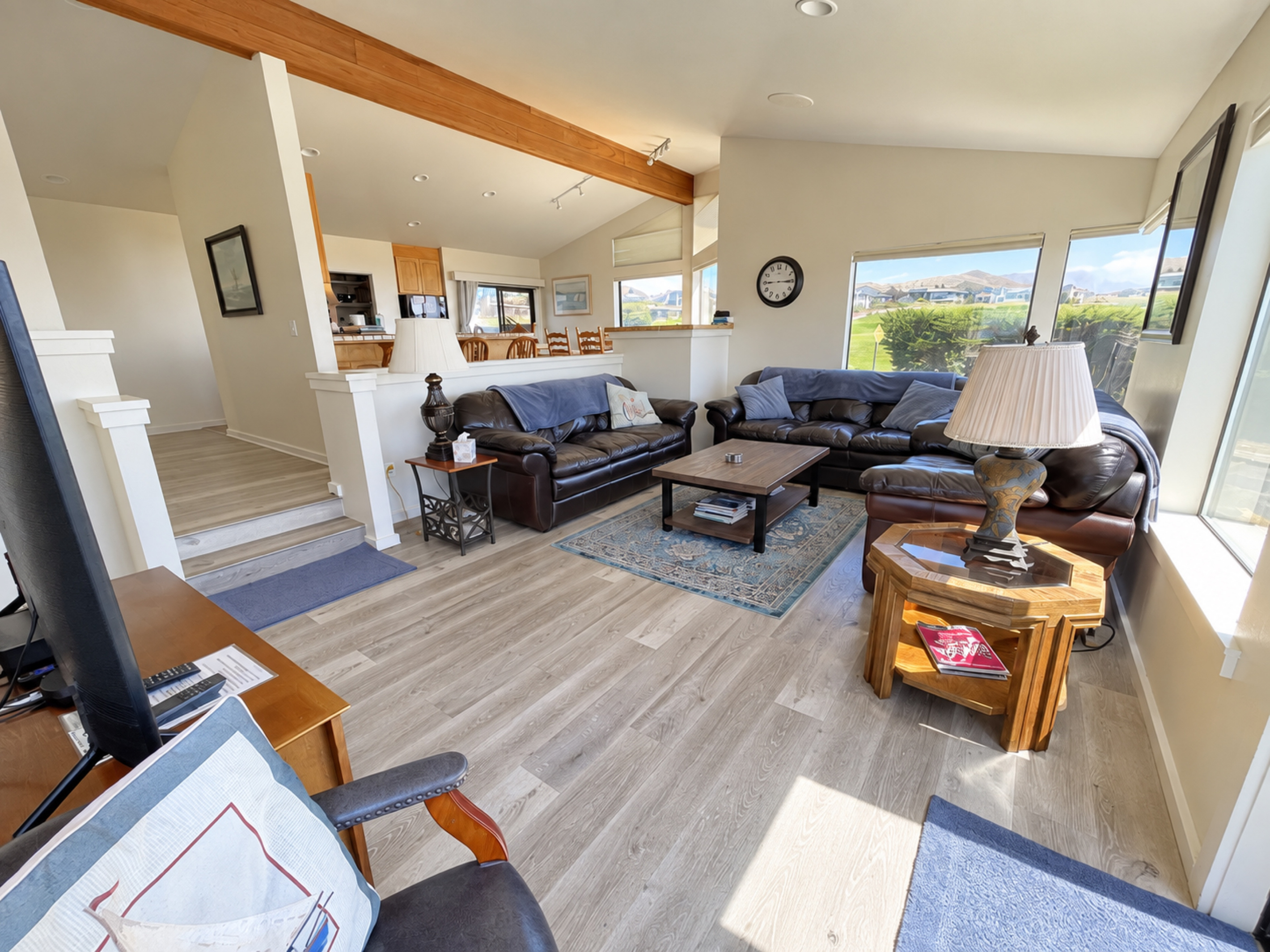 Living Rm facing towards Kitchen/dining area