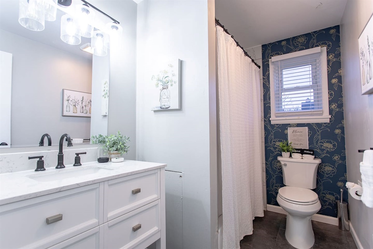 You’ll have all of the bathroom essentials, such as a hair dryer, toiletries, and towels – including makeup towels –in the full bathroom.