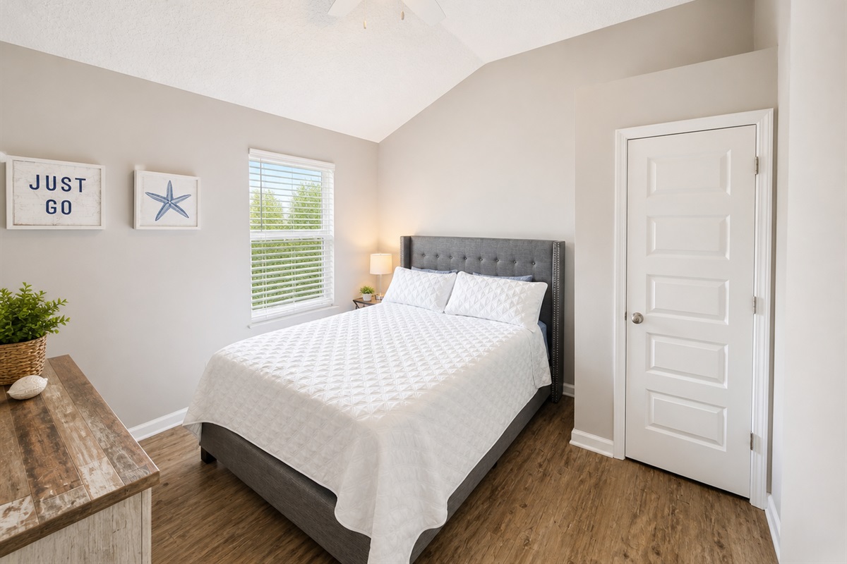Queen bedroom 2
 