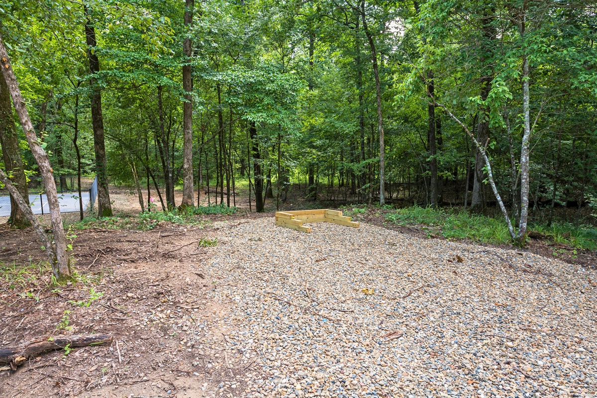 Ready for some friendly competition? Gather your group for a game of horseshoes in your own private corner of the woods. Let the games begin!