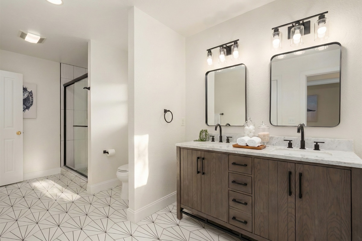 Luxury & Convenience – Spacious Mid-Level Bathroom!