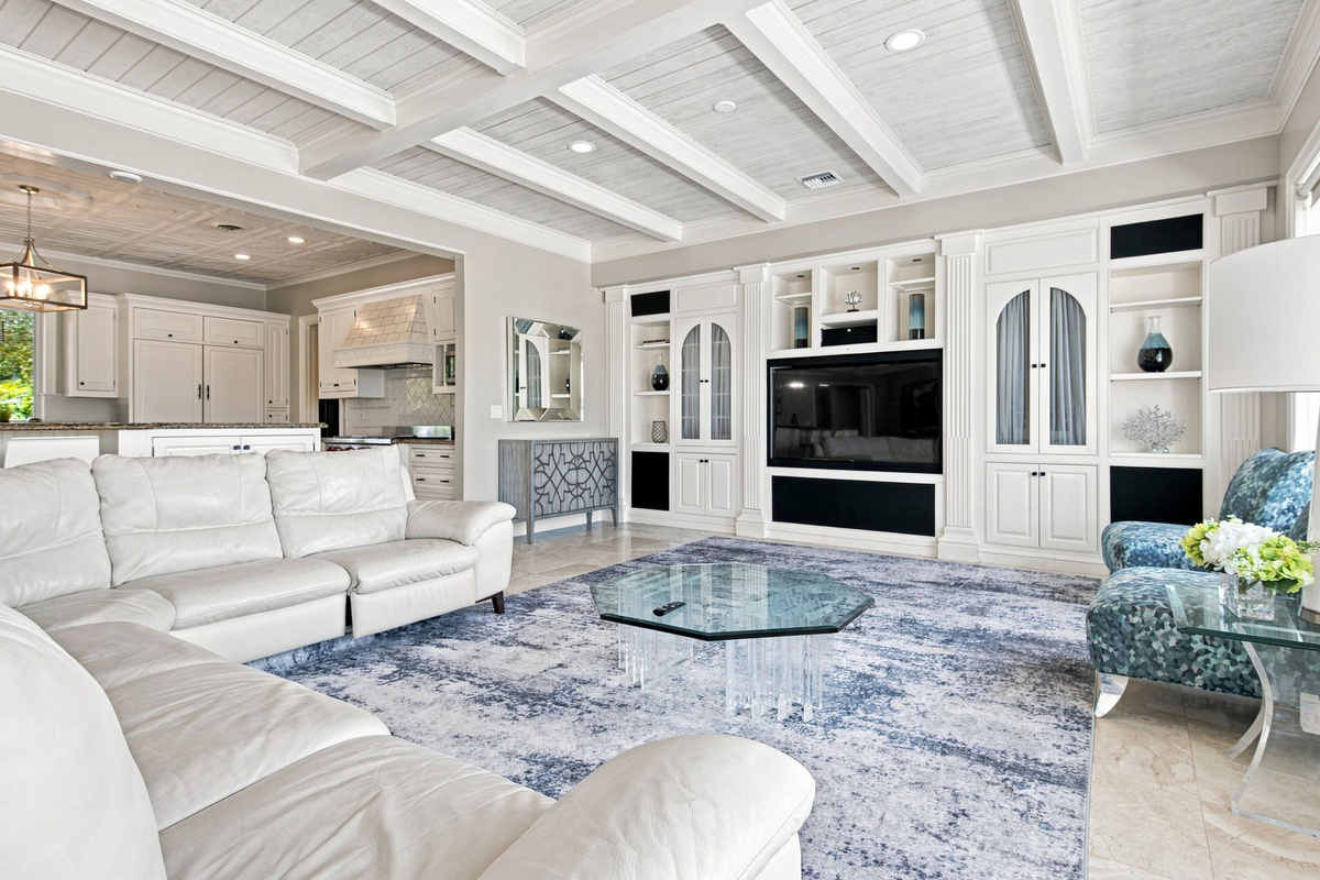 Perfect family room for Movie nights and games. Full cupboard of games and puzzles