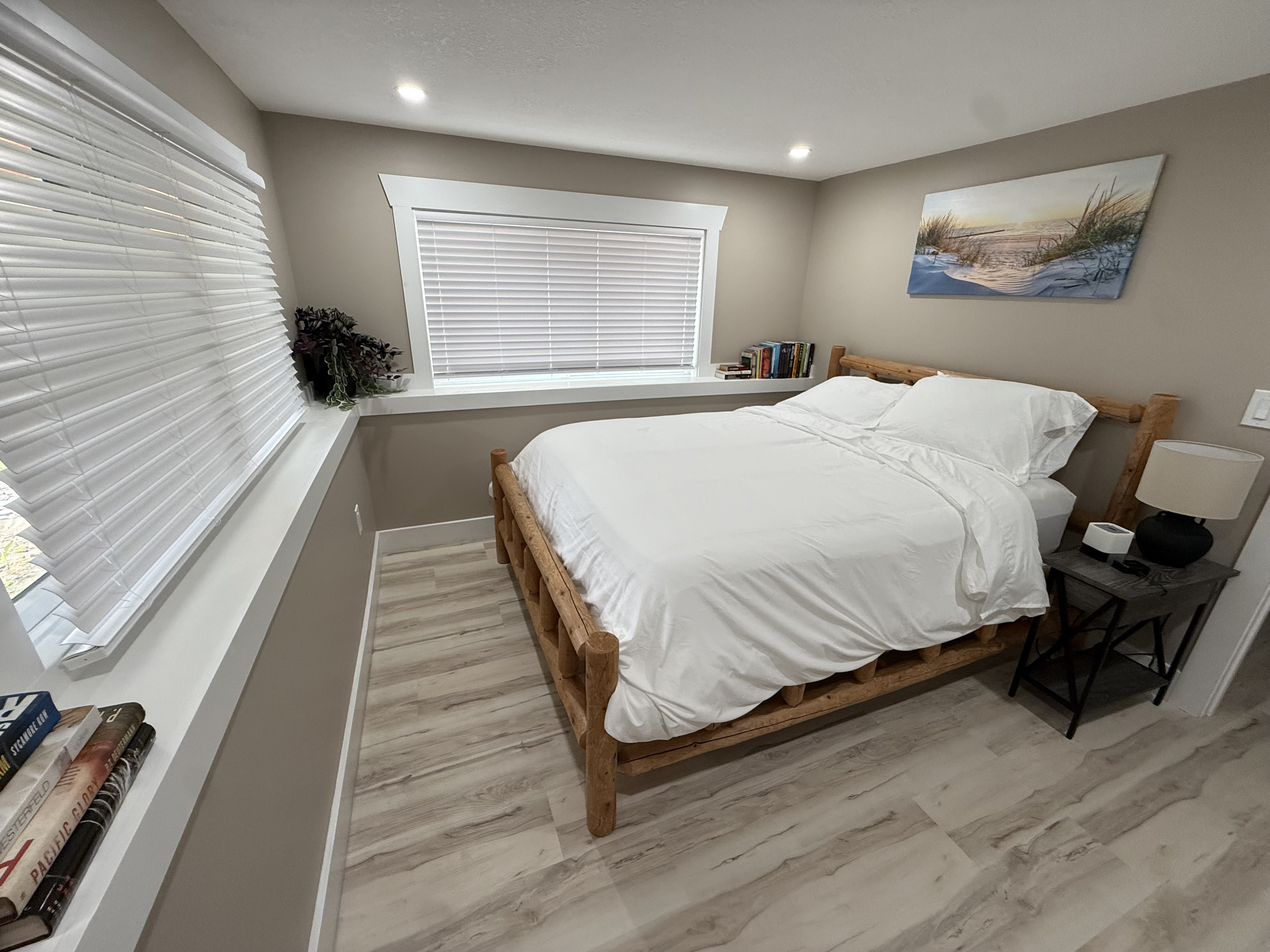 Bedroom downstairs with queen bed