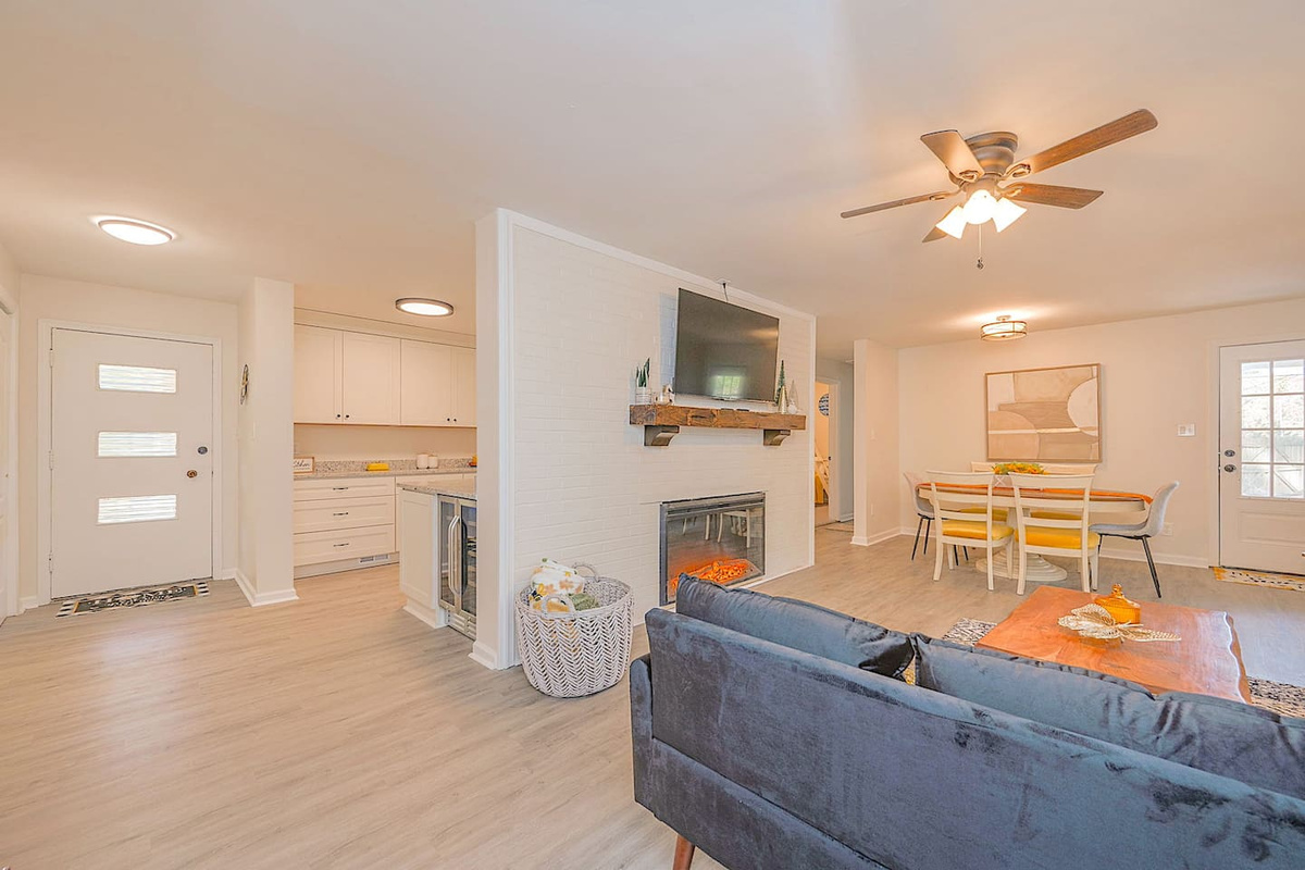 Very open floorpan perfect for family get togethers