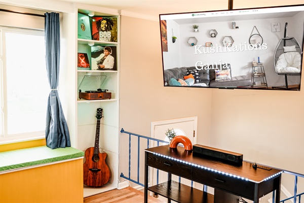 Movie Nights Reimagined – Gather in the living room and enjoy an unparalleled cinematic experience on our large smart TV, where you can watch your favorite movies in style and comfort.
