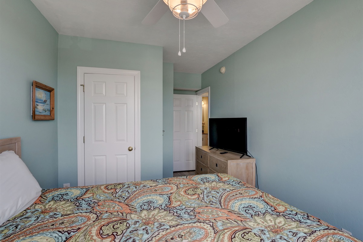 2nd Bedroom with Smart TV