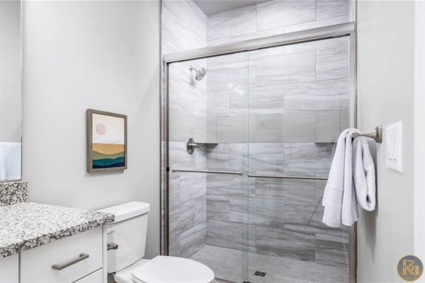 Queen Suite Bathroom