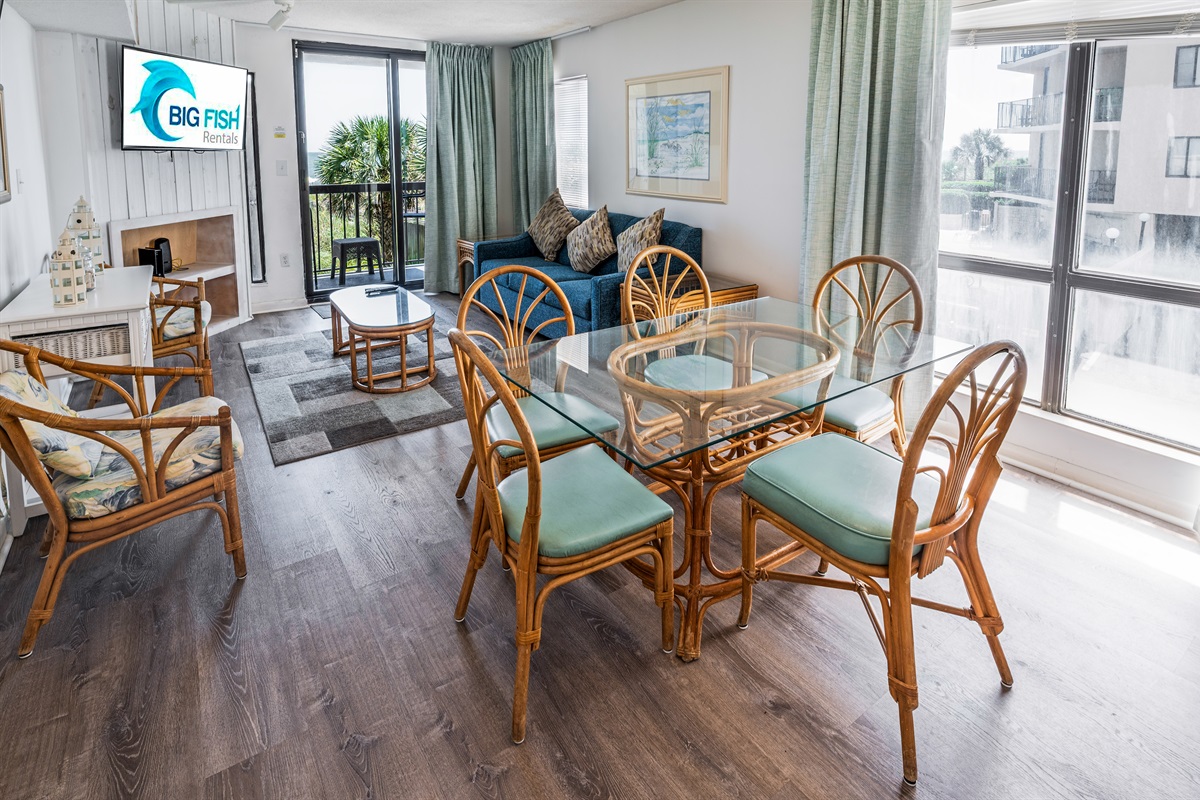 Large Living Room, Beautifully Decorated with Amazing Views