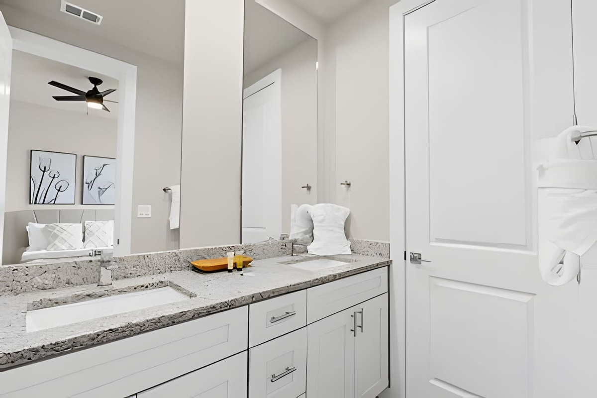 Large countertop and elegant fixtures, every detail is designed for comfort! 