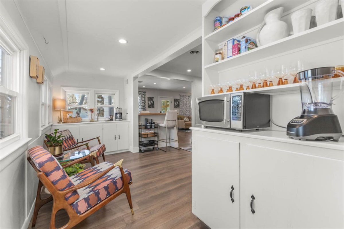 Kitchen Lounging Area
