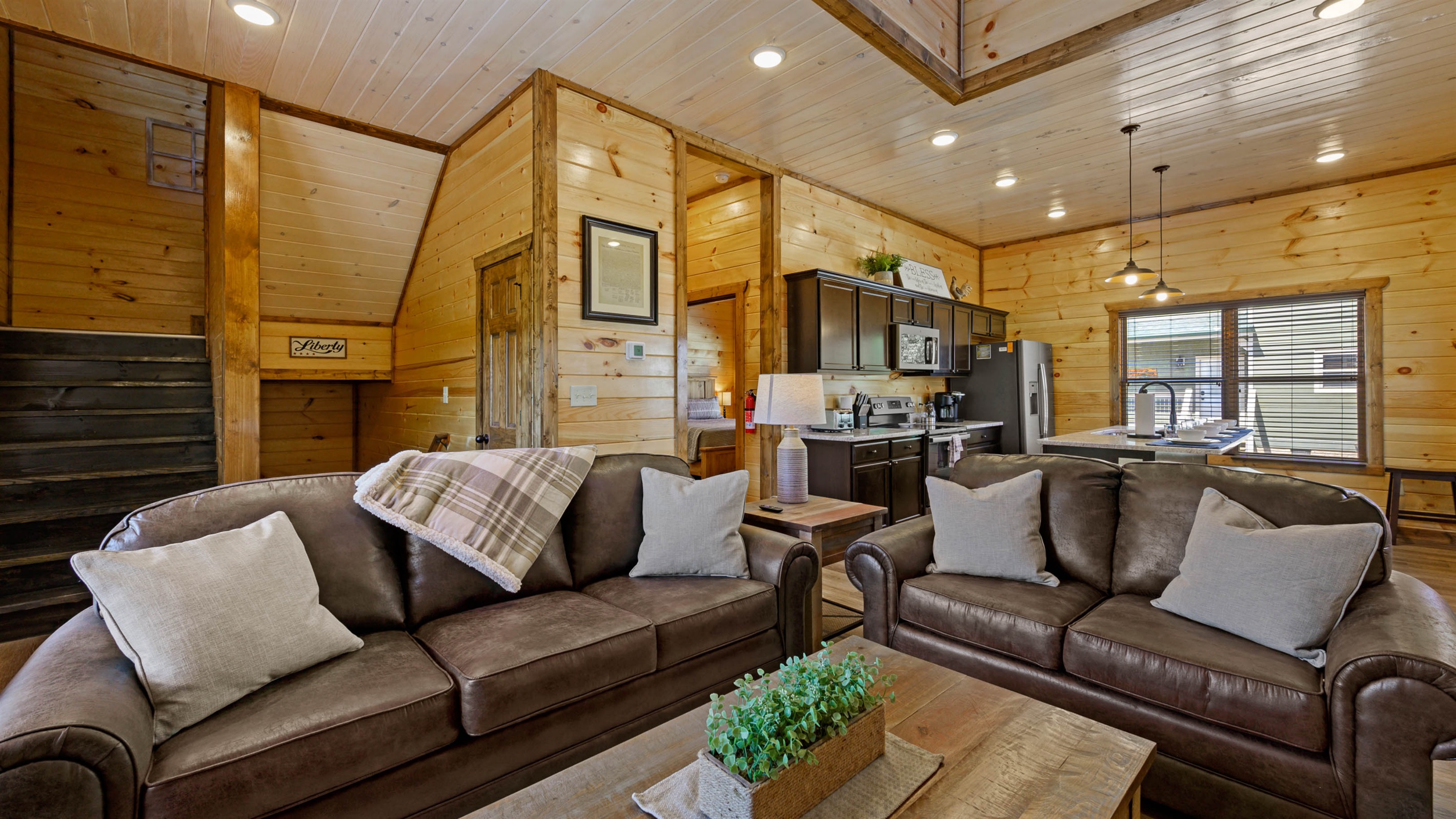 Ideal Location! Pool & Hot Tub•10% First Responder 4