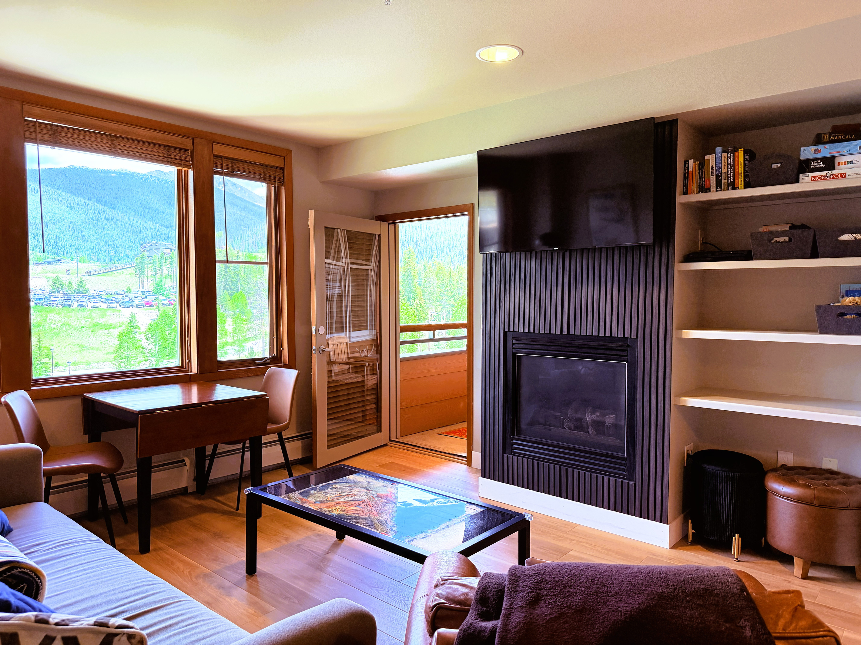 Fireplace, Smart TV, Games
