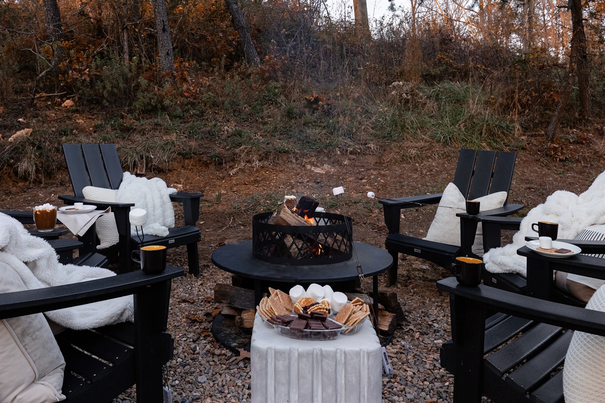 {Fire Pit} Complimentary firewood all winter long makes this Gallery House fire pit the perfect place for s’mores, slow conversations, and crisp mountain evenings.