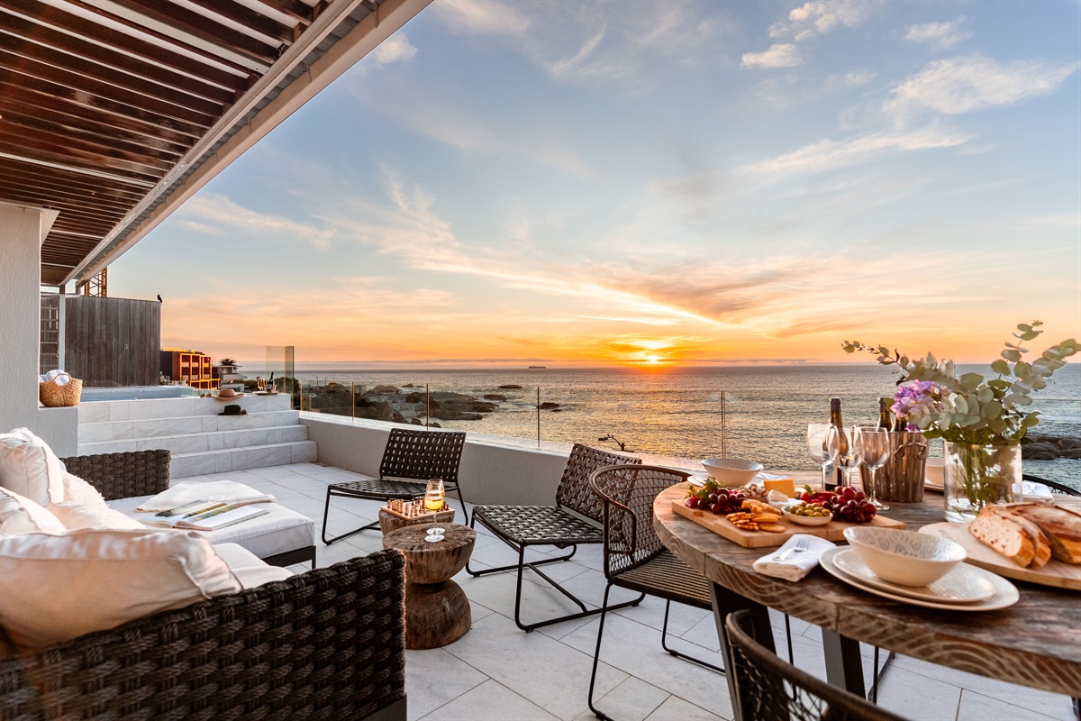 Intimate setting for sundowners & dining