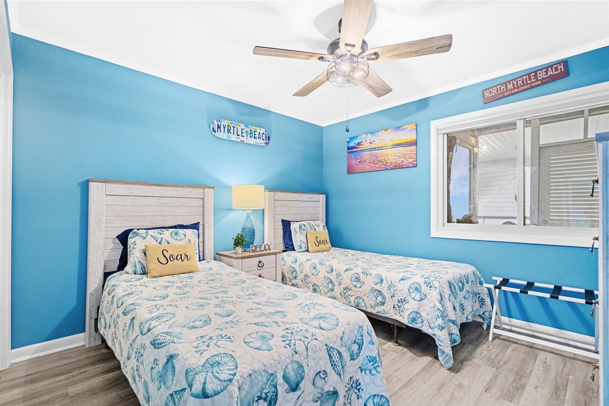 Bedroom 3: Dual twin beds