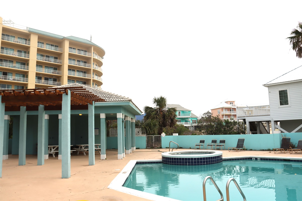 Outdoor pool and hottub