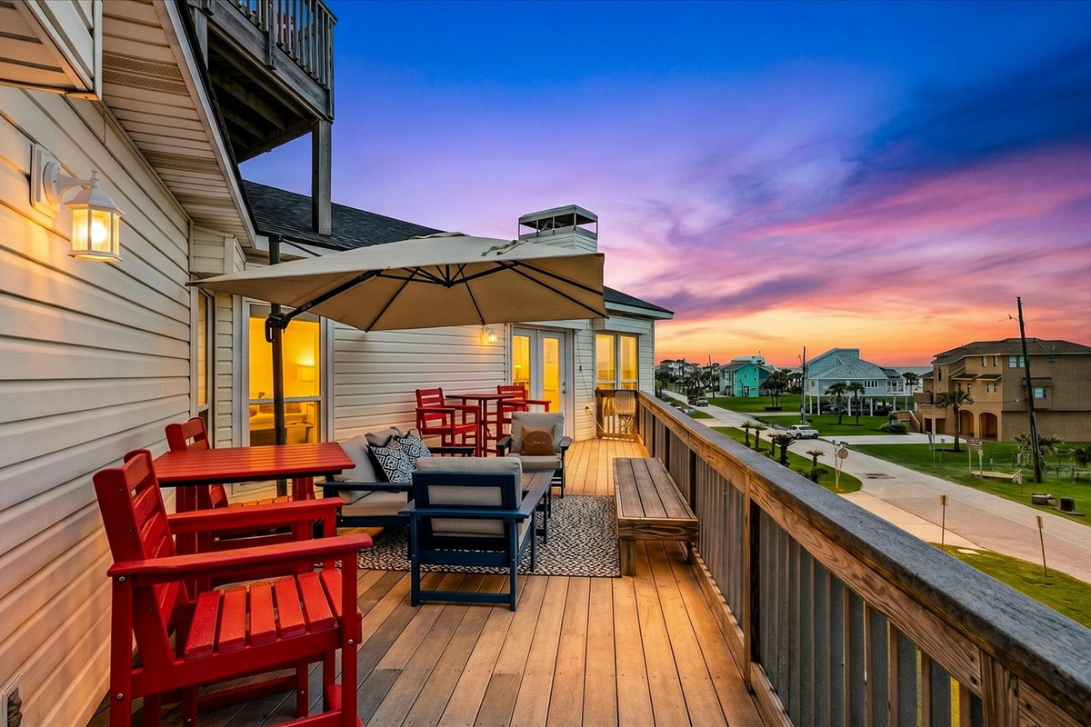 The two large primary bedrooms upstairs have access to this deck for coffee and drinks. Watch the sunrise every day right over the water, and watch the moon rise at night.