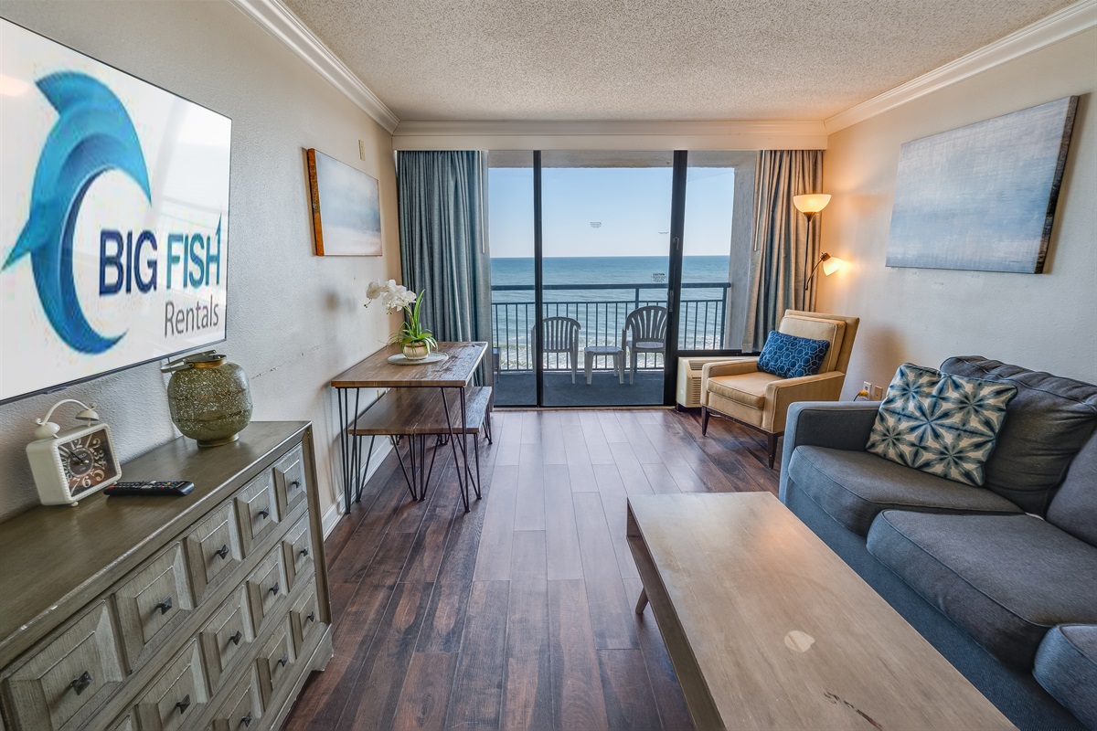 Living Room with Stunning Views🌊☀️