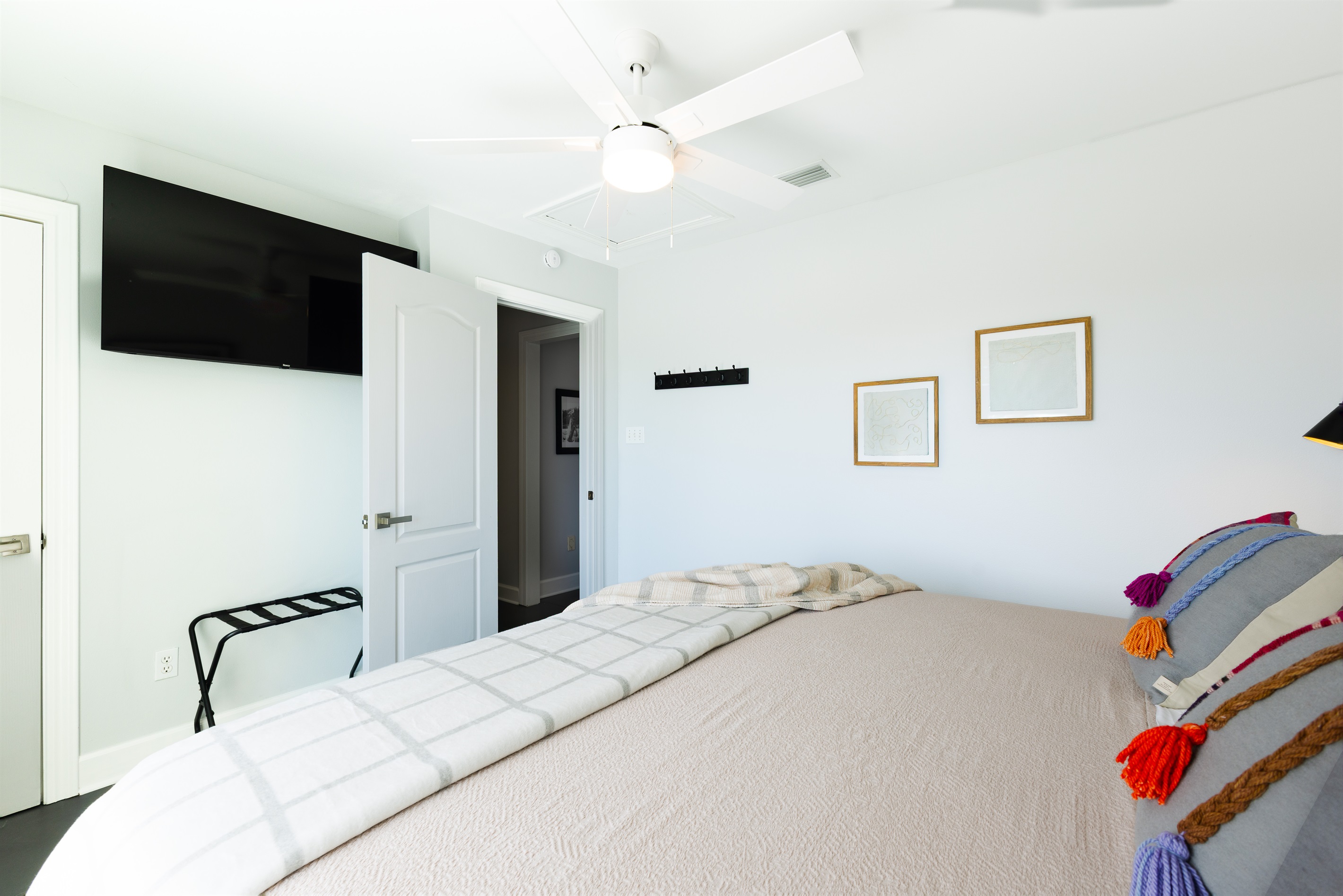 Upper King Room with Roku TV and deck facing Gulf Views