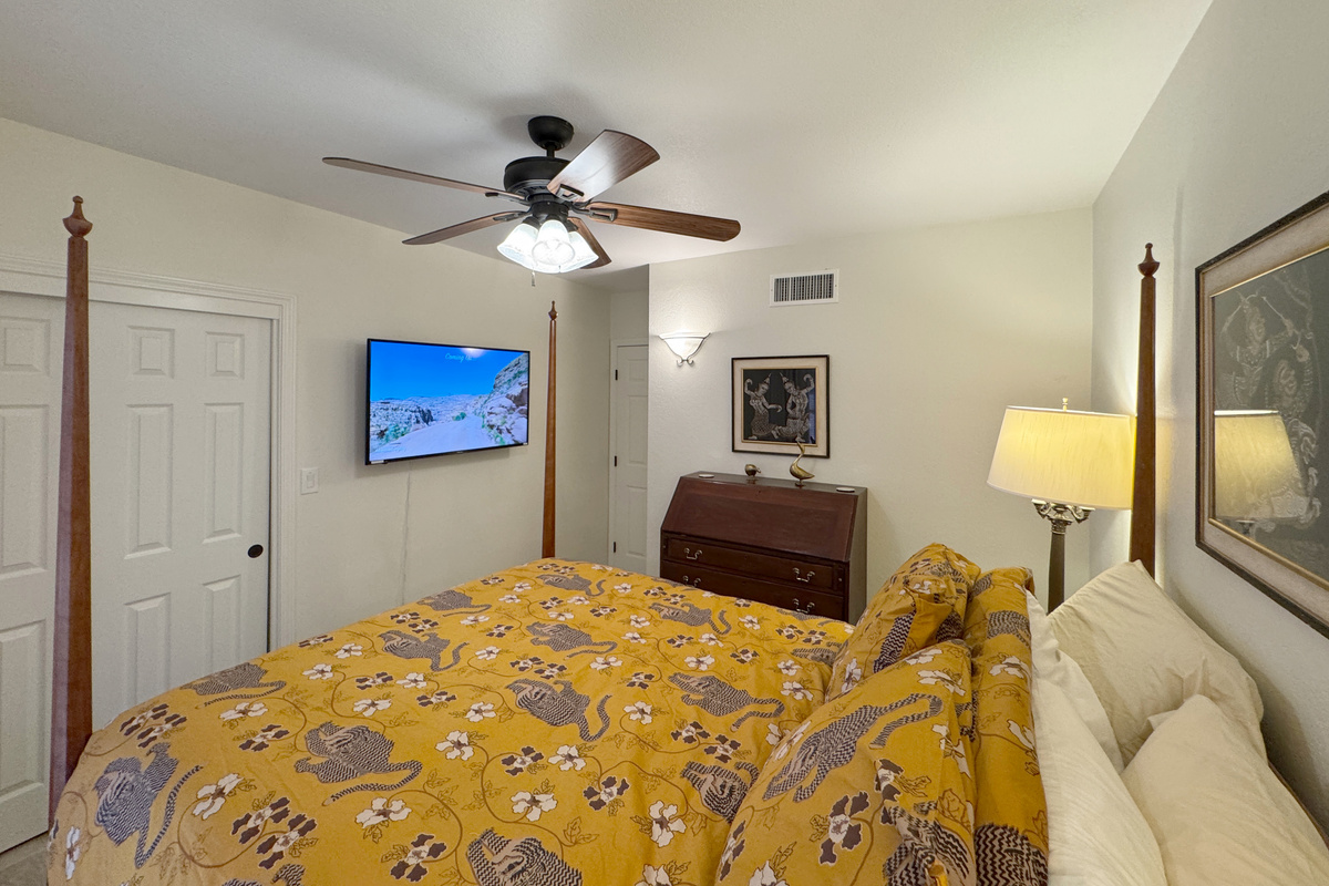 Guest Bedroom with queen size bed