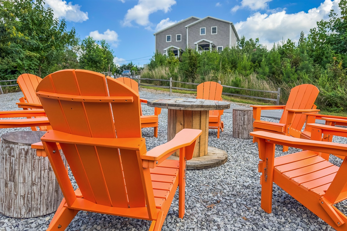 Grab your group and tell stories from your day here at the social circle. There are night lights for after dark relaxation. The FUN size pickle ball court is right across the driveway.