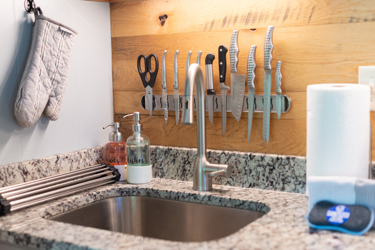 Knives and scissors for easy food prep