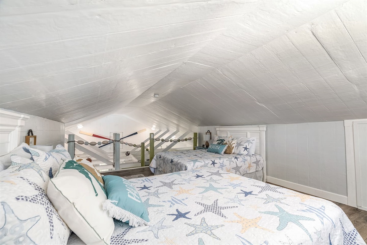 Loft with queen and double bed