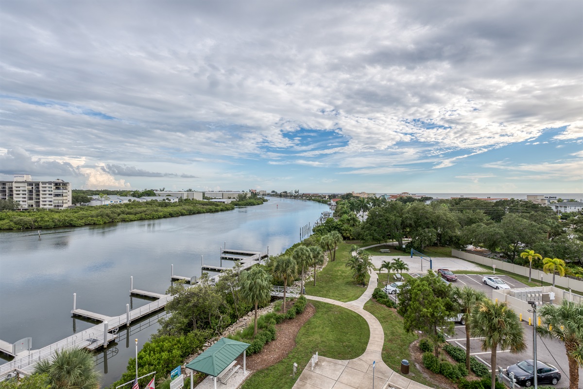 dock can be reserved through Harbourside Holiday Inn