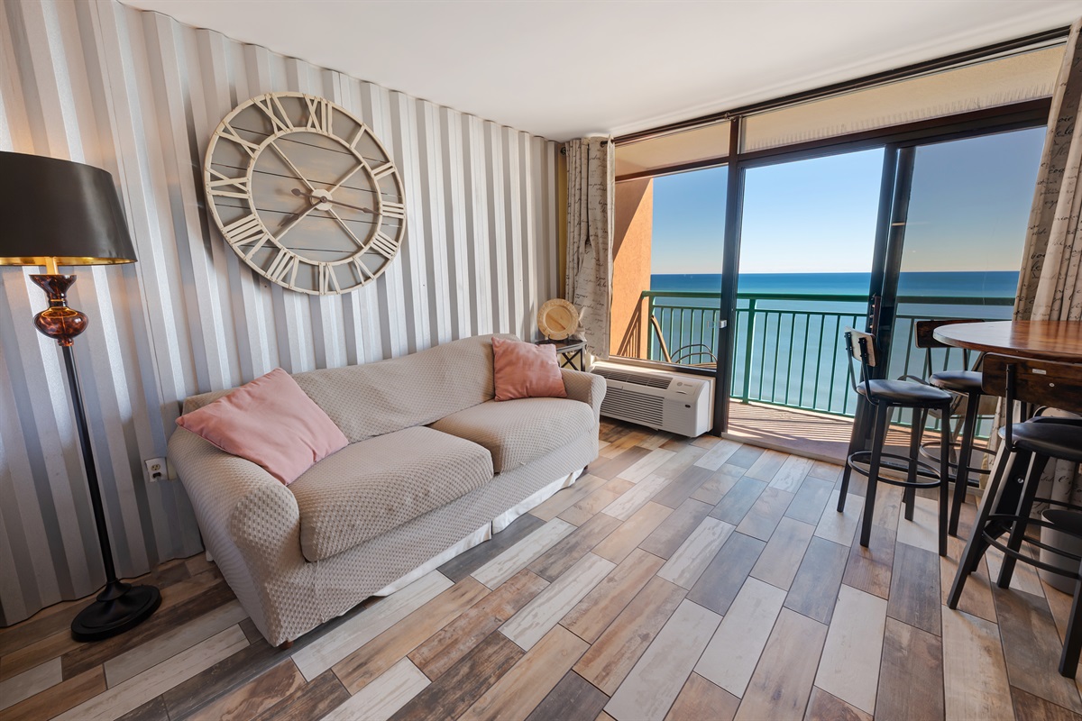 Living Room with Stunning Views🌊☀️