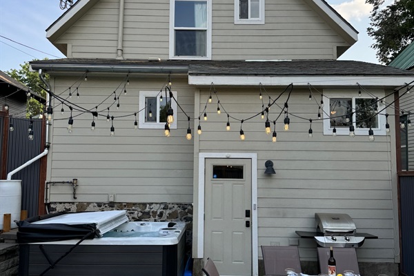 Enjoy dining outdoors on the patio in the fully fenced backyard. Then soak in the hot tub for maximum relaxation!

Guests are encouraged to create their own patio dining experience! Please note: the photographed wine is not included in your stay :) 