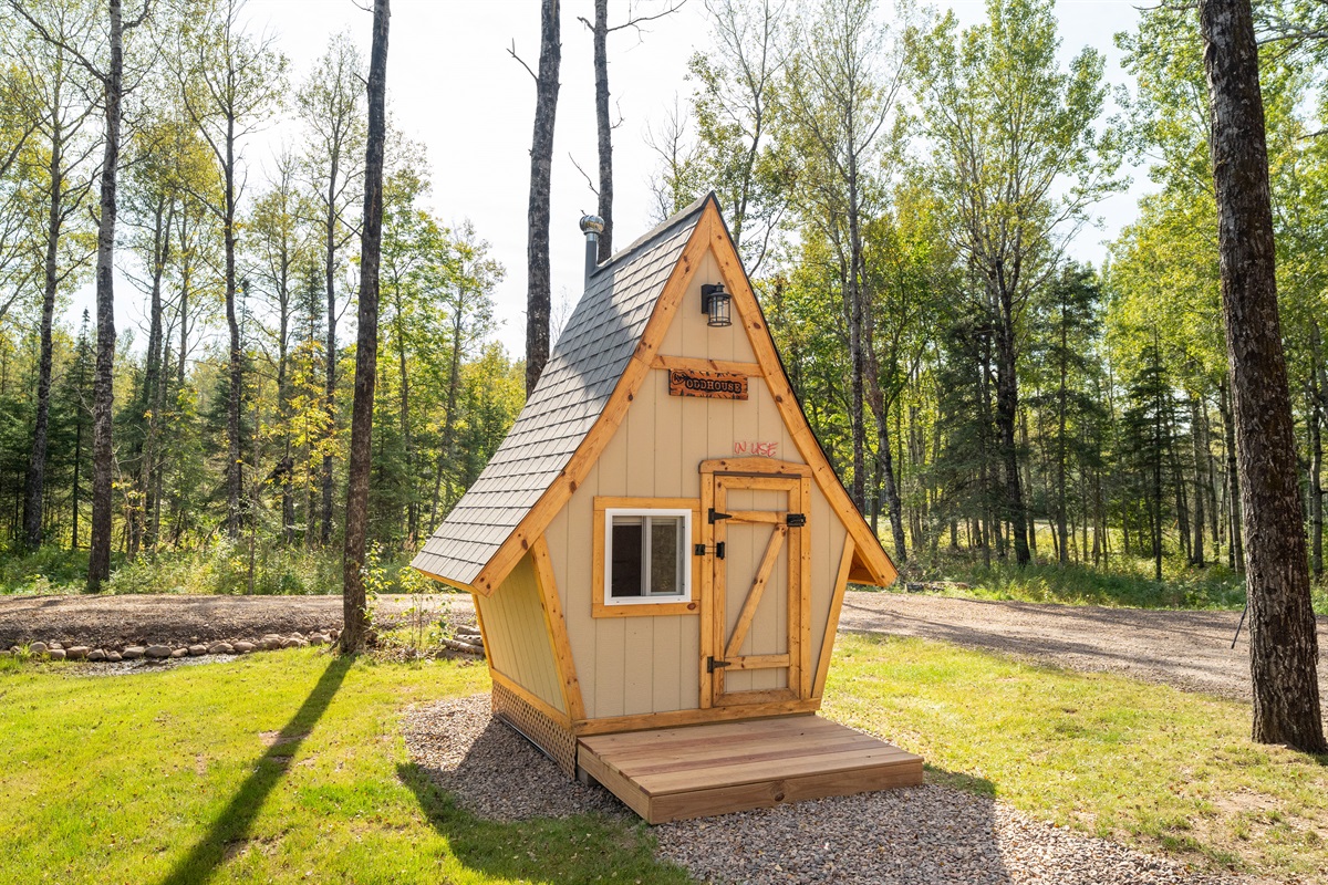 Modern Outhouse, Shared with Cabin 1
