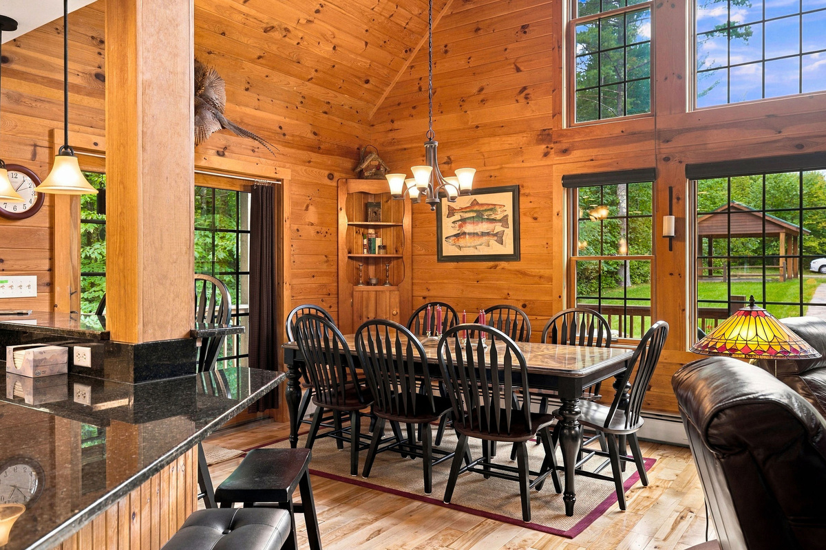 Share meals and memorable conversations around the dining table for 8 guests. Six more guests can sit at the kitchen bar.