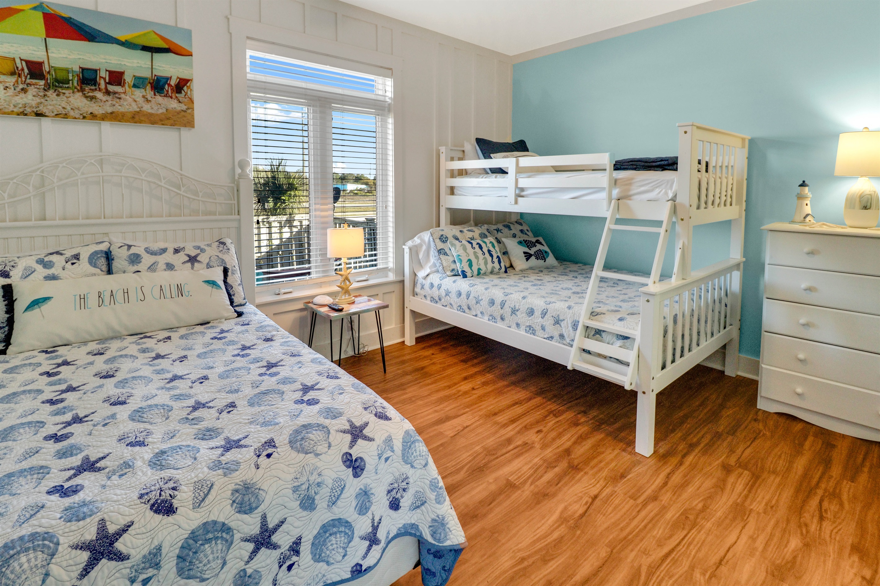 Guest bedroom with Full bed and twin/Full bunk bed