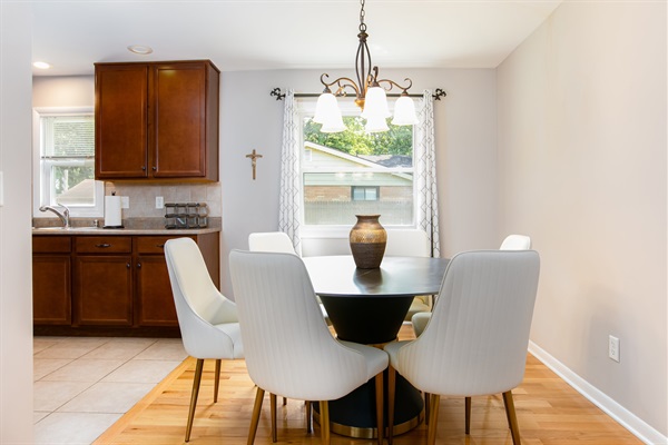 TDJ Getaway<>4BR Home w/game room, photo 11