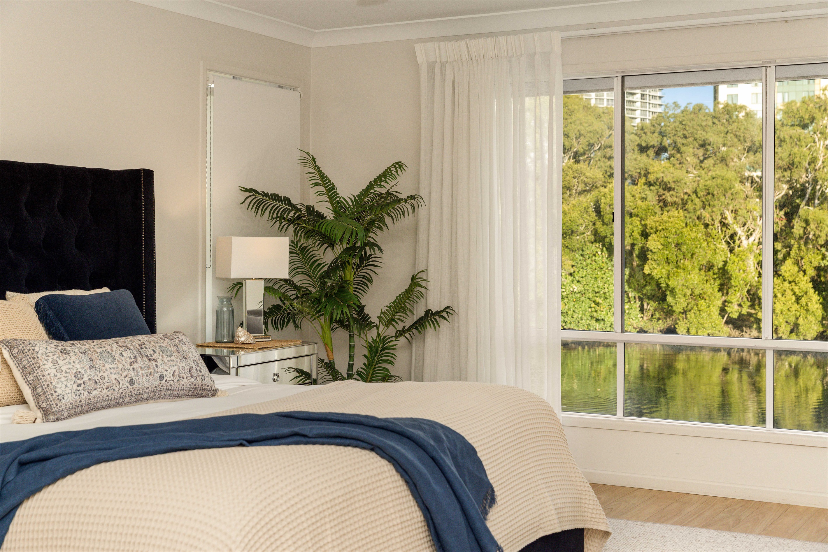 Peaceful leafy outlook complimenting the Nerang river wide water views.