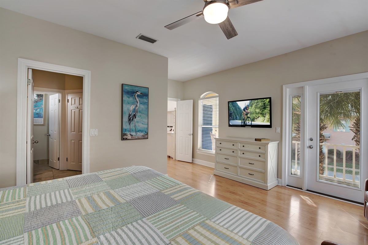 King bedroom with ensuite bath and balcony doors